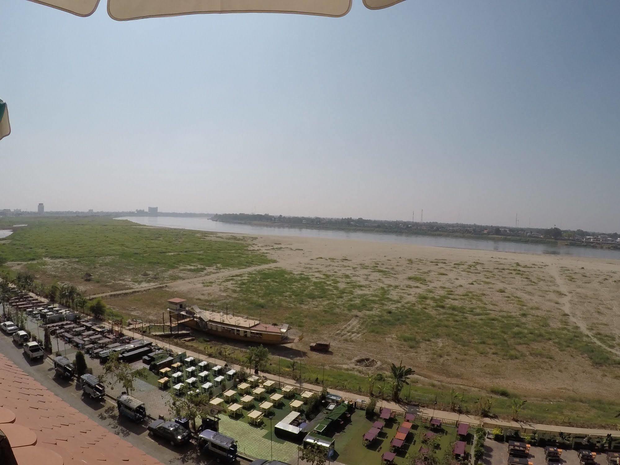 Sengtawan Riverside Hotel Vientiane Buitenkant foto